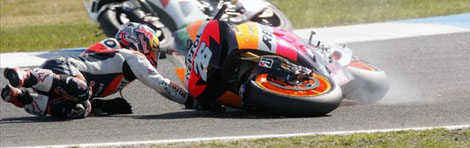 La caduta di Dani Pedrosa nella gara di Phillip Island