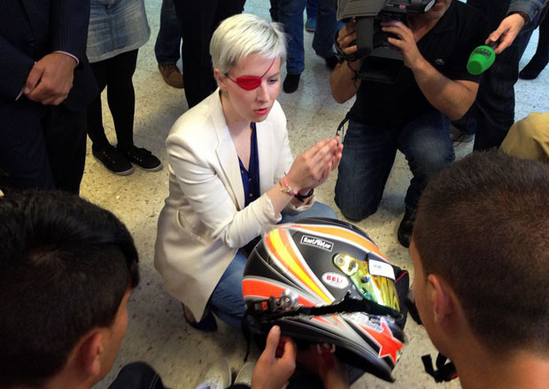 https://www.racingworld.it/upload/varie/maria-de-villota-casco-incidente.jpg
